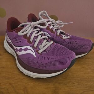 Women’s Saucony S10650-30 Ride 14 Sneakers in Razzle/Fairytale Size 7